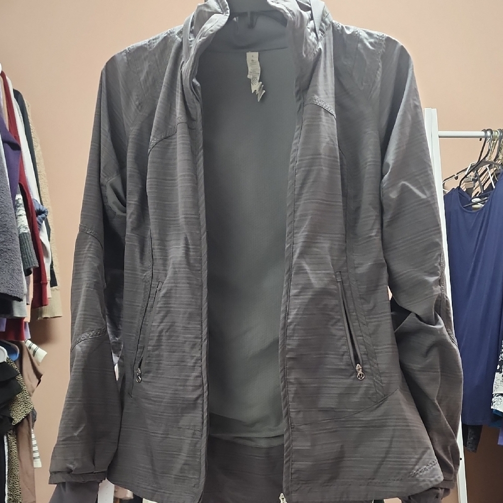 Lululemon Women's Size 4 Hidden Hood Thumb holes Jacket